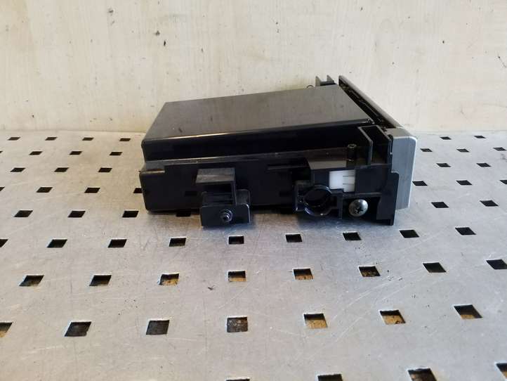 Subaru Forester SG (2003 - 2005)  D030418A0535 Ящик для вещей