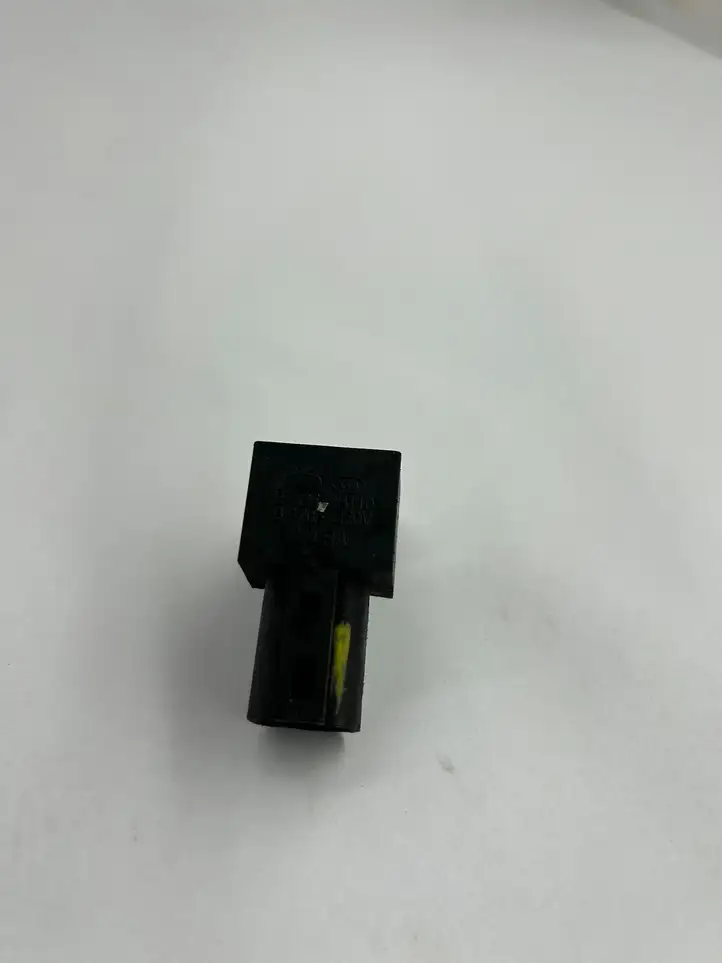 Kia Ceed (2015 - 2018) 273252B110 Другое реле — фото 1