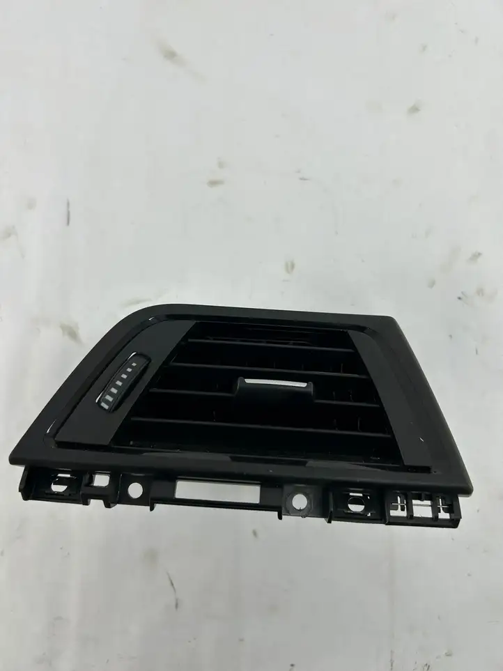 BMW 3 F30 F35 F31 (2012 - 2018) 9218550 Центральный воздушный дефлектор — фото 1