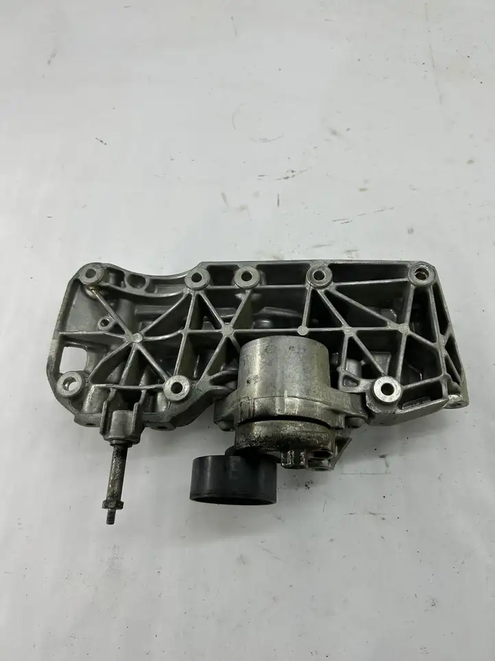BMW 3 F30 F35 F31 (2012 - 2018) 7810807 Кронштейн генератора — фото 3