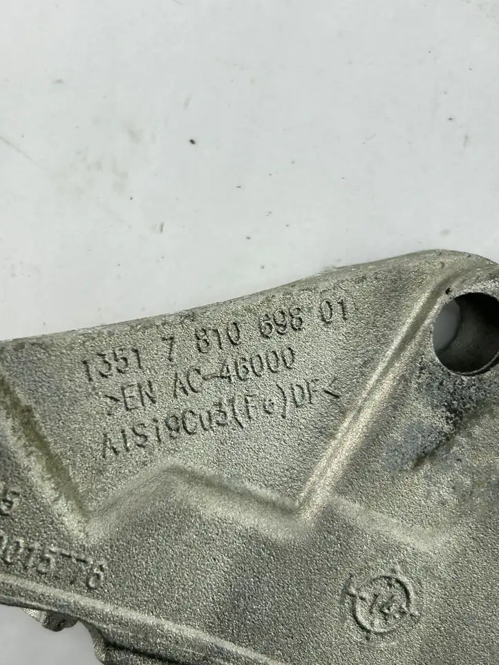 BMW 3 F30 F35 F31 (2012 - 2018) 7810698 Кронштейн топливного насоса — фото 2