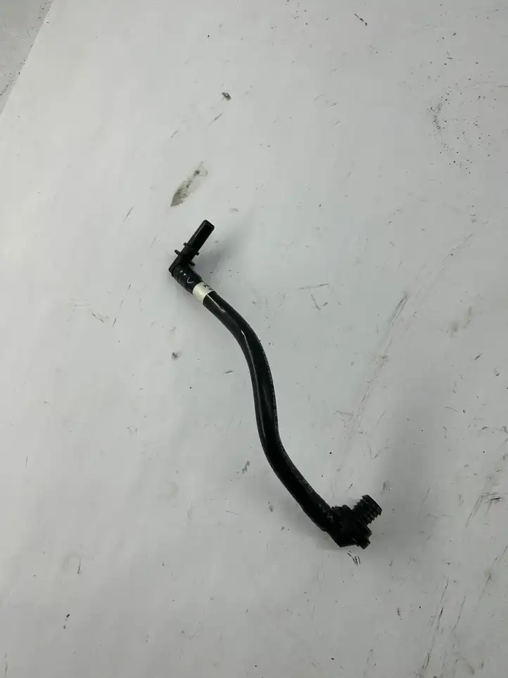 BMW 3 F30 F35 F31 (2012 - 2018) 7613026 Шланг сапуна — фото 1