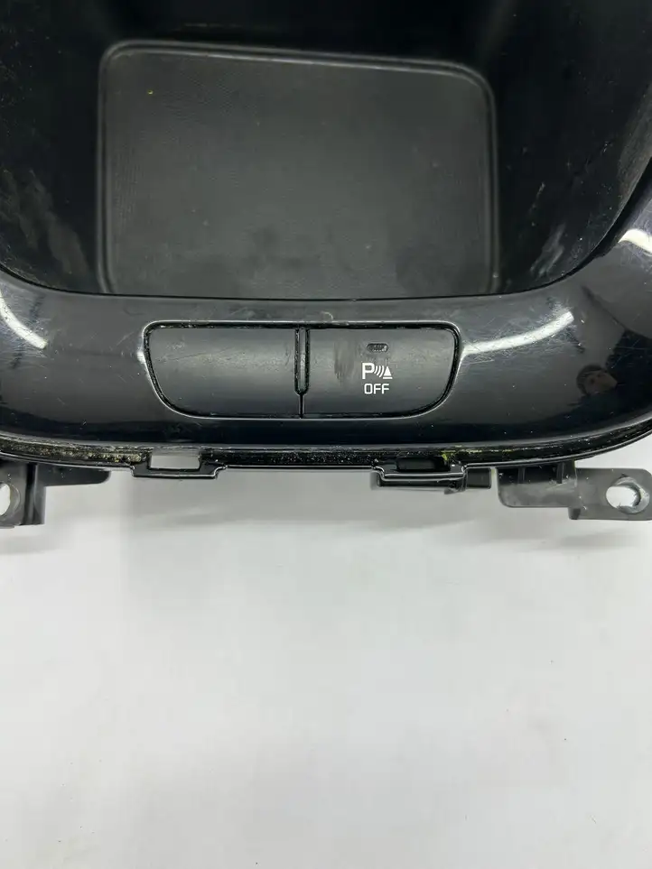 Kia Ceed (2015 - 2018) 84631A2000 Вещевой ящик — фото 3