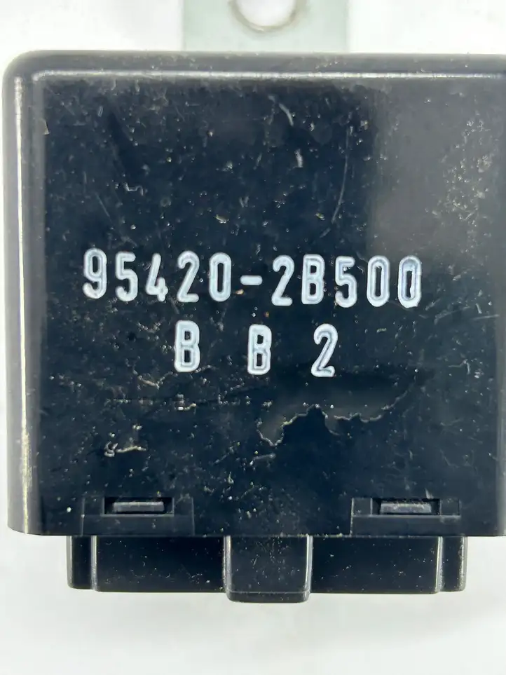 Hyundai Santa Fe (2005 - 2009) 954202B500 Реле стеклоочистителей — фото 2