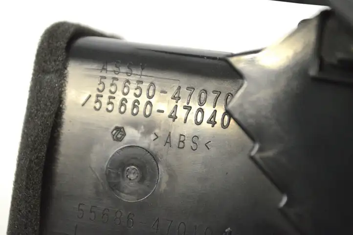 Toyota Prius (XW30) (2009 - 2015) 5565047070 Воздушная решетка панели — фото 5