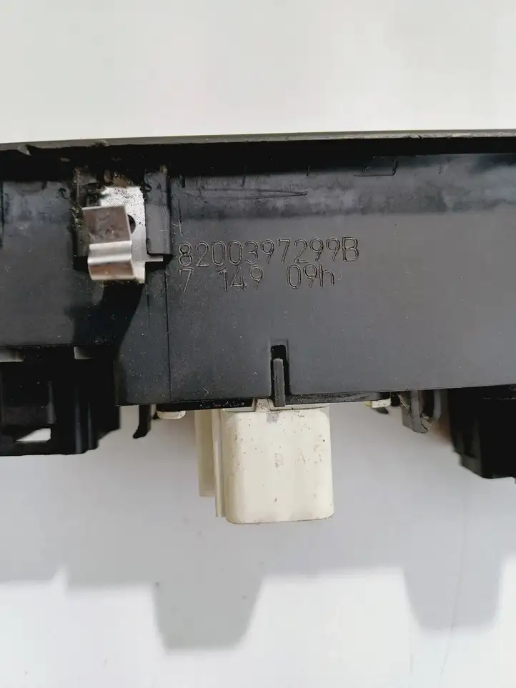 Renault Laguna II (2005 - 2007) 8200397299B Блок кнопок стеклоподъемников — фото 2