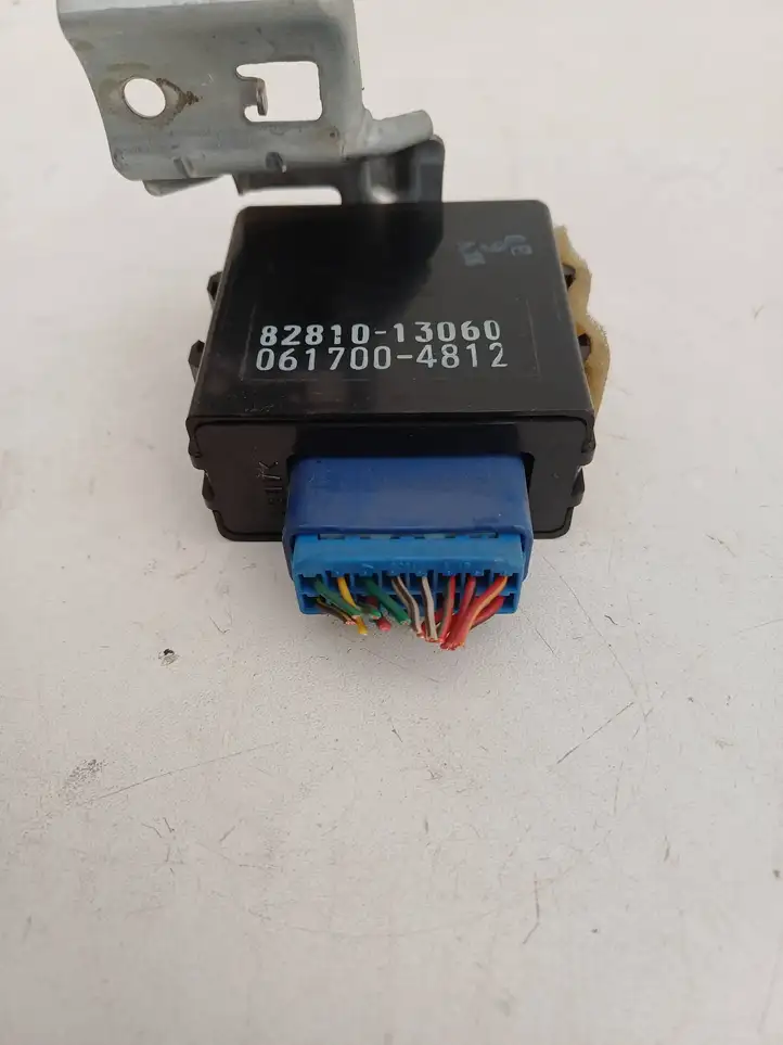 Toyota Corolla Verso E121 (2004 - 2007) 8264212050 Реле дневных фонарей — фото 1
