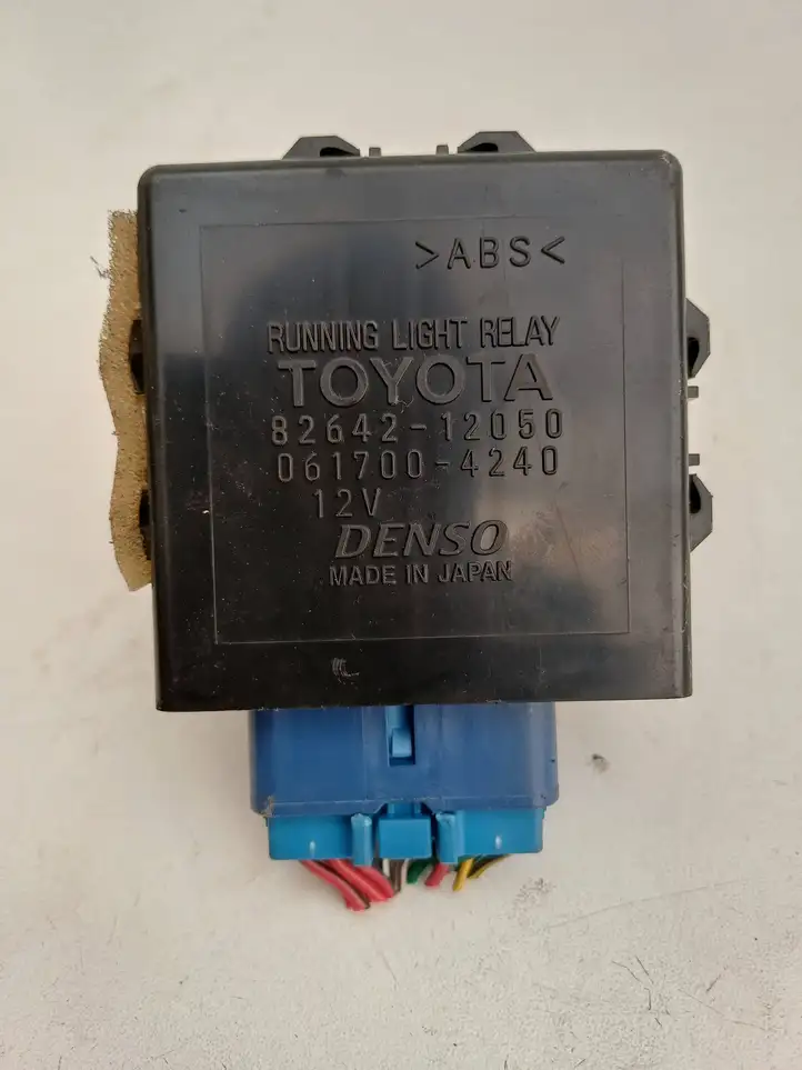 Toyota Corolla Verso E121 (2004 - 2007) 8264212050 Реле дневных фонарей — фото 2