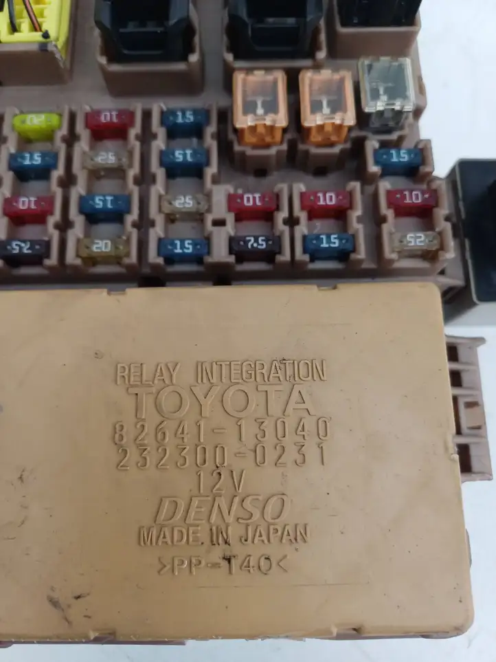 Toyota Corolla Verso E121 (2004 - 2007) 8264113040 Прочие блоки управления — фото 2