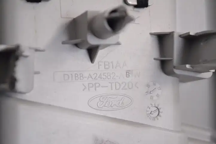 Ford Fiesta (2013 - 2017) D1BBA24582ABW Верхняя обшивка стойки B — фото 5