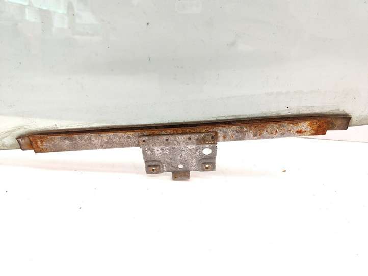 Volkswagen Transporter-Caravelle (1990 - 2003)  43R001352 Основное стекло передних дверей (четырехдверного автомобиля)