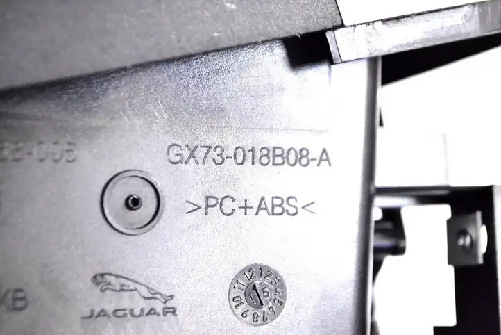Jaguar XE (2014 - 2019) GX73018B08A Воздушная решетка панели — фото 5