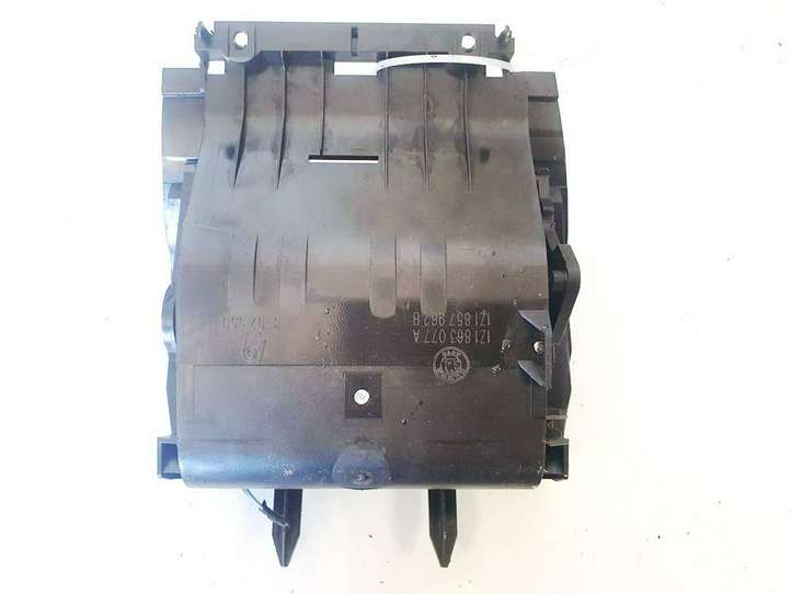 Skoda Octavia Mk2 (1Z) (2004 - 2013)  1z1863077a Ящик для вещей