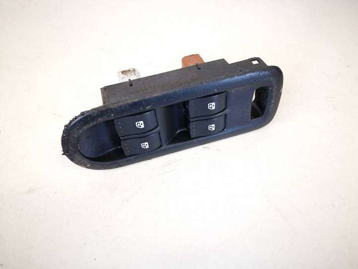 Renault Megane II (2002 - 2005)  156018070 Кнопка стеклоподъемников