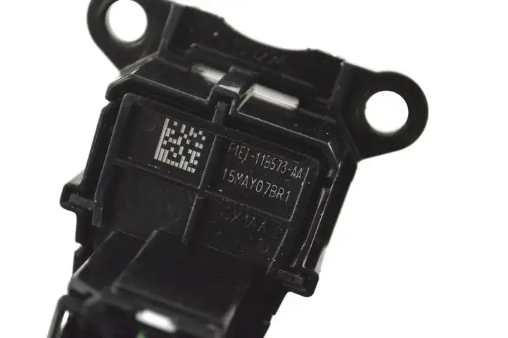 Ford Focus (2011 - 2015) F1ET11B573AA Кнопка фаркопа в багажнике — фото 5