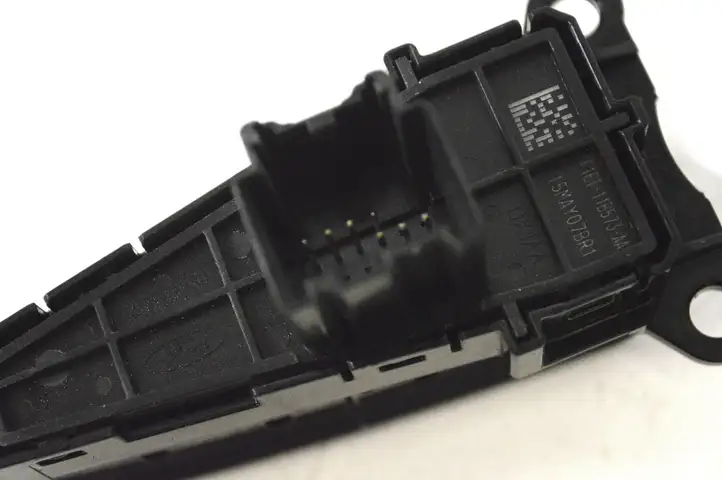 Ford Focus (2011 - 2015) F1ET11B573AA Кнопка фаркопа в багажнике — фото 6