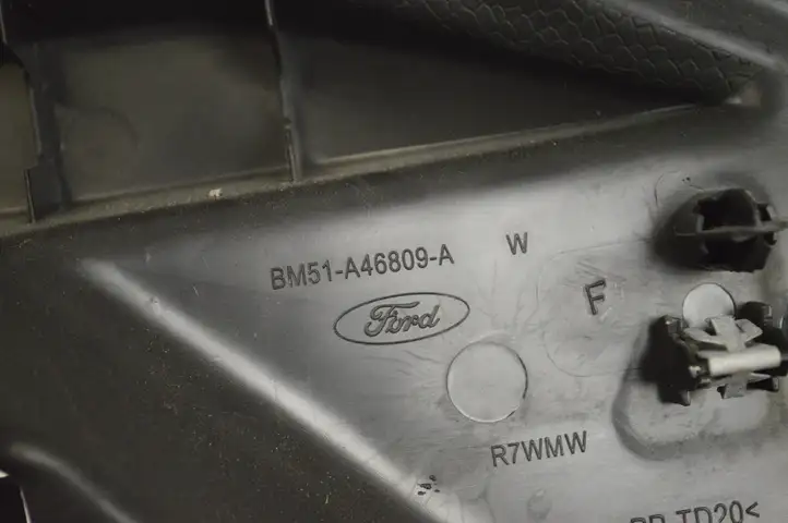 Ford Focus (2011 - 2015) BM51A46809A Задняя боковая обшивка салона — фото 6