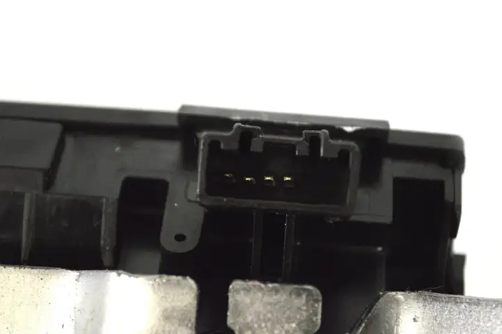 Ford Fiesta (2013 - 2017) 8A61A442A66BE Замок крышки багажника — фото 5