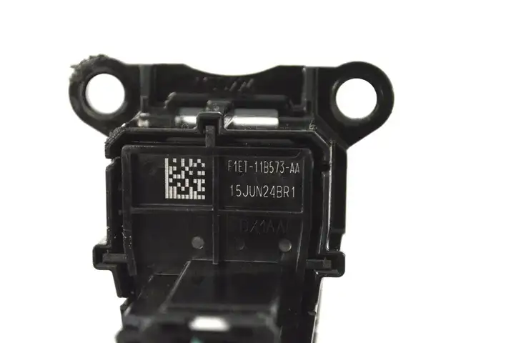 Ford Focus (2011 - 2015) F1ET11B573AA Кнопка фаркопа в багажнике — фото 5