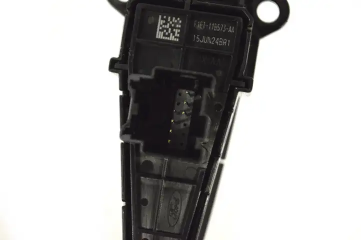 Ford Focus (2011 - 2015) F1ET11B573AA Кнопка фаркопа в багажнике — фото 6