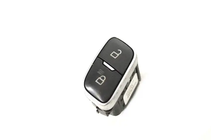 Ford Focus (2011 - 2015) F1ET14017BB Кнопка фаркопа в багажнике — фото 1