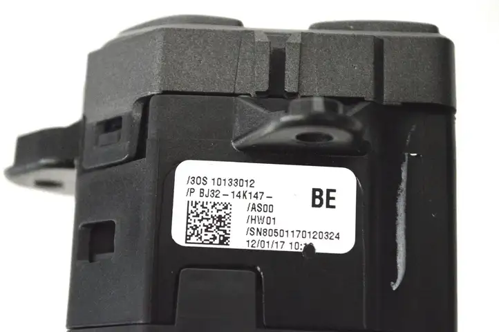 Land Rover Evoque I (2011 - 2015) BJ3214K147BE Кнопка фаркопа в багажнике — фото 6