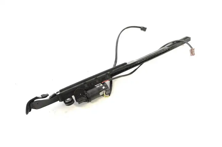 BMW 4 F32 F33 (2013 - 2017) 7307916 Электродвигатель регулировки ремня безопасности — фото 2