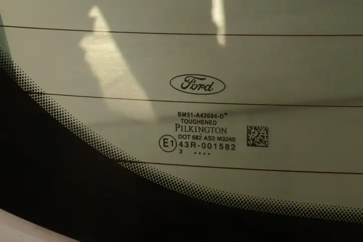 Ford Focus (2011 - 2015) Крышка багажника — фото 8