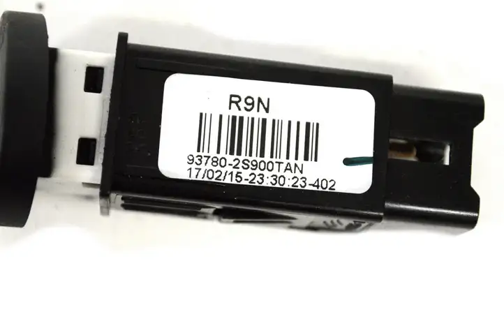 Hyundai ix35 (2013 - 2019) 937802S900 Кнопка фаркопа в багажнике — фото 5