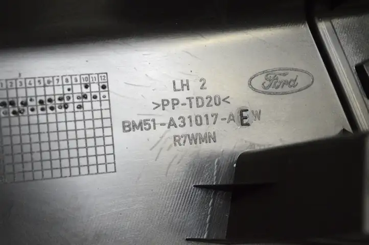 Ford Focus (2011 - 2015) BM51A31017AEW Верхняя обшивка стойки B — фото 6