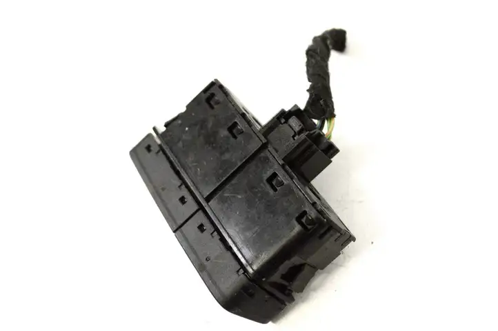 Ford Focus (2011 - 2015) AM5T18K574AB Кнопка фаркопа в багажнике — фото 4