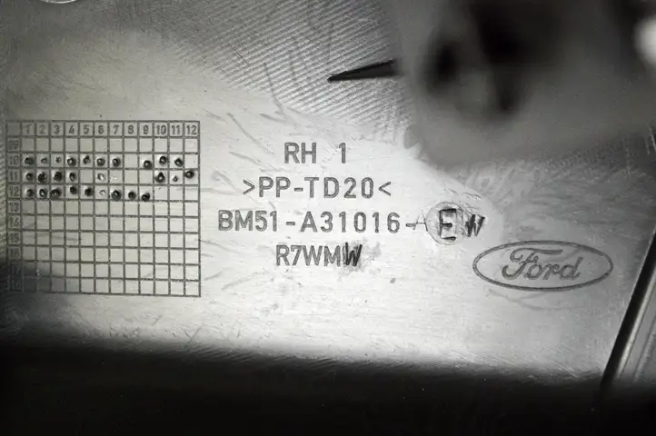 Ford Focus (2011 - 2015) BM51A31016AEW Верхняя обшивка стойки B — фото 6