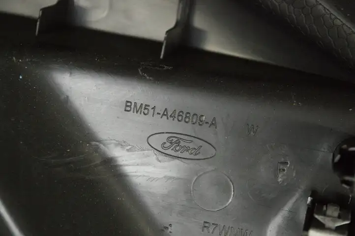 Ford Focus (2011 - 2015) BM51A46809AW Задняя боковая обшивка салона — фото 6