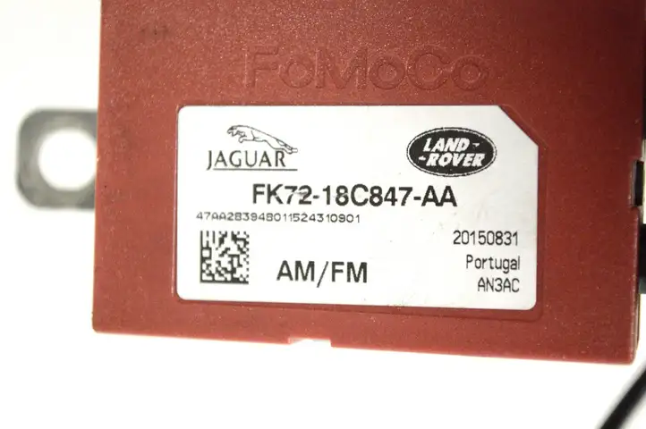 Jaguar XE (2014 - 2019) FK7218C847AA Усилитель антенны — фото 4