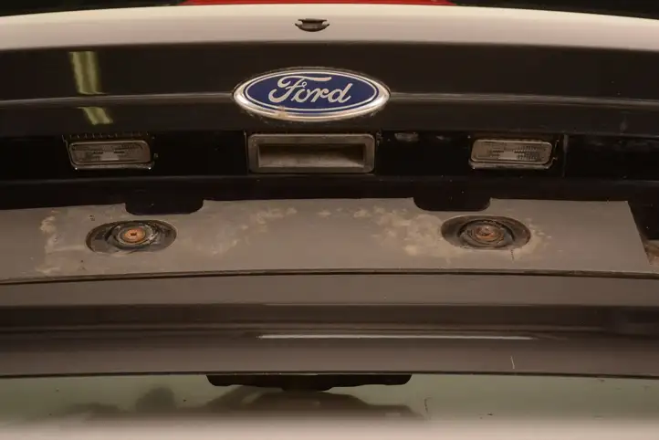 Ford Fiesta (2013 - 2017) Крышка багажника — фото 2