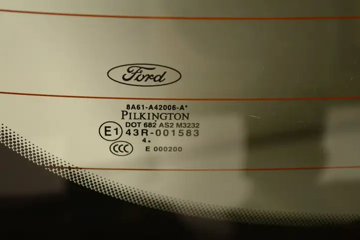 Ford Fiesta (2013 - 2017) Крышка багажника — фото 7