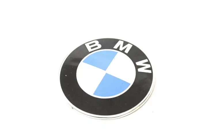 BMW 3 F30 F35 F31 (2012 - 2018) 7288752 Эмблема автомобиля — фото 1