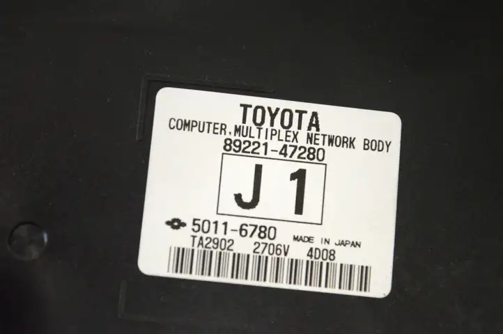 Toyota Prius (XW30) (2009 - 2015) 8922147280 Модуль управления кузовом (BCM) — фото 5