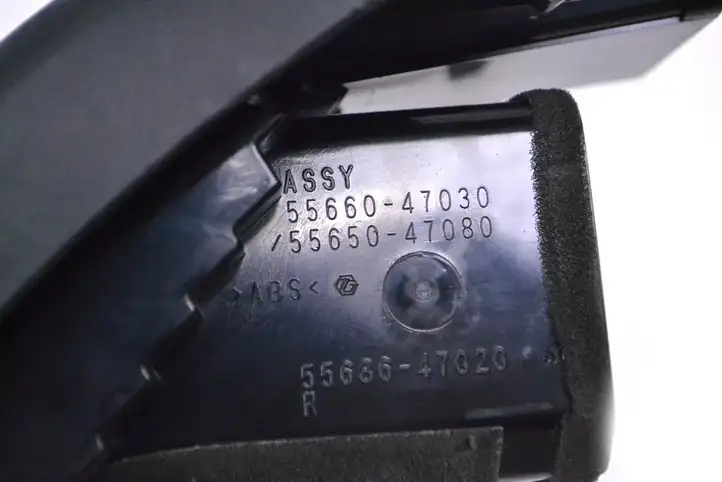 Toyota Prius (XW30) (2009 - 2015) 5566047080 Воздушная решетка панели — фото 4