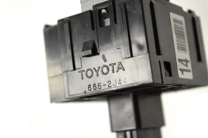 Toyota Prius (XW30) (2009 - 2015) 6662J44 Блок кнопок на панели — фото 4