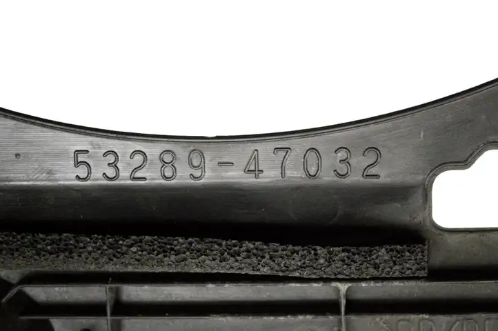 Toyota Prius (XW30) (2009 - 2015) 5328947032 Облицовка радиатора — фото 5
