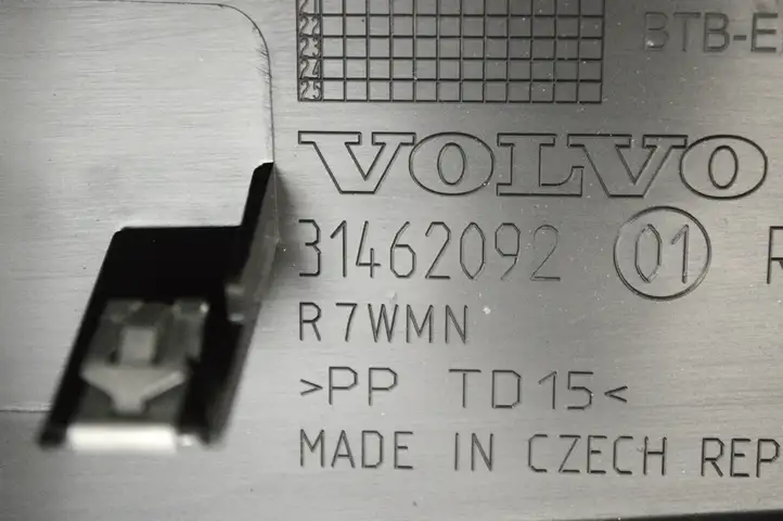 Volvo XC40 (2017 - ) 31462092 Задняя боковая обшивка салона — фото 5