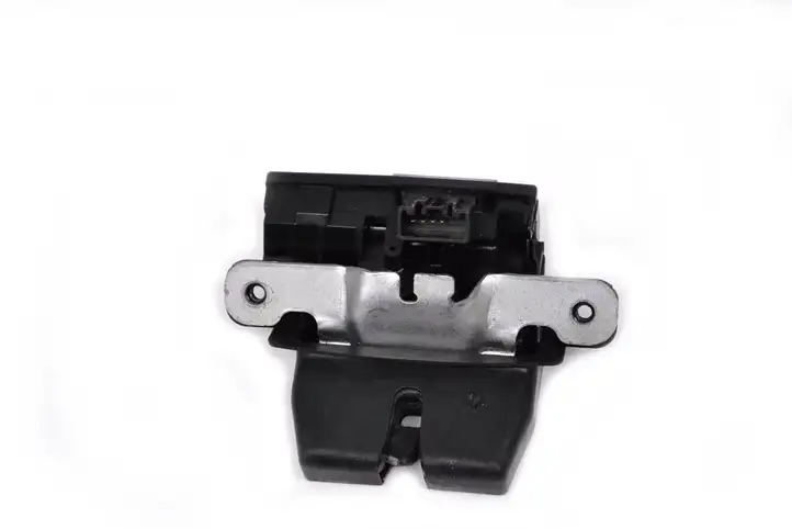 Ford Fiesta (2013 - 2017) 8A61A442A66BE Замок крышки багажника — фото 1