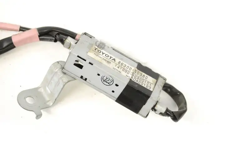 Toyota Land Cruiser (J120) (2002 - 2009) 8630060380 Усилитель антенны — фото 2