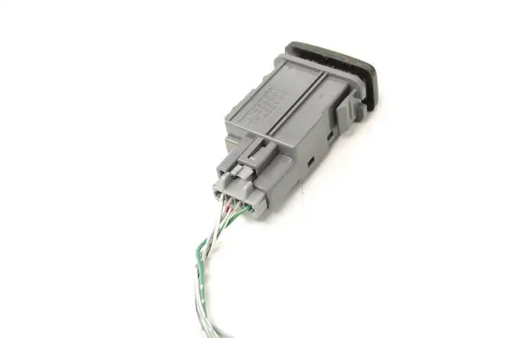 Toyota Land Cruiser (J120) (2002 - 2009) 4970M54E Кнопка фаркопа в багажнике — фото 1