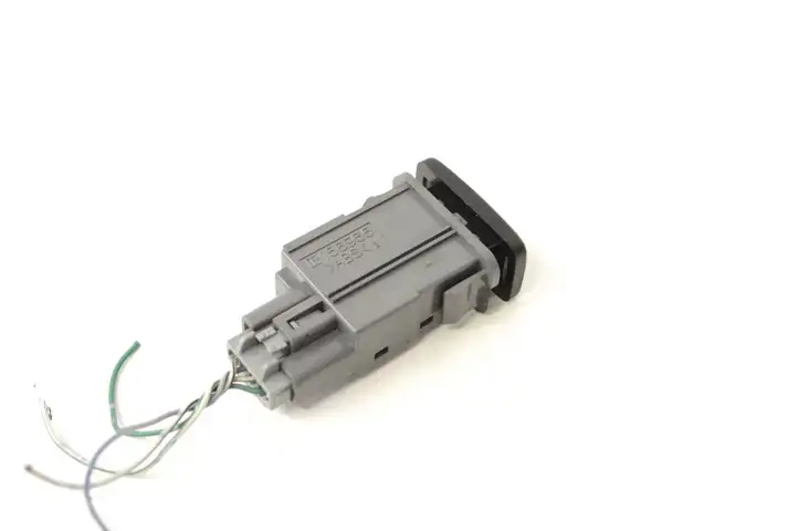 Toyota Land Cruiser (J120) (2002 - 2009) 4990K54X Кнопка фаркопа в багажнике — фото 3