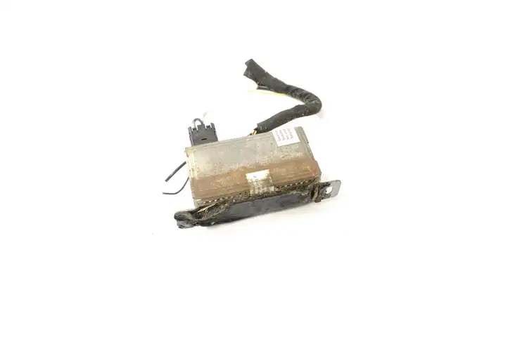 Toyota Land Cruiser (J120) (2002 - 2009) PZ445E933102 Усилитель антенны — фото 3