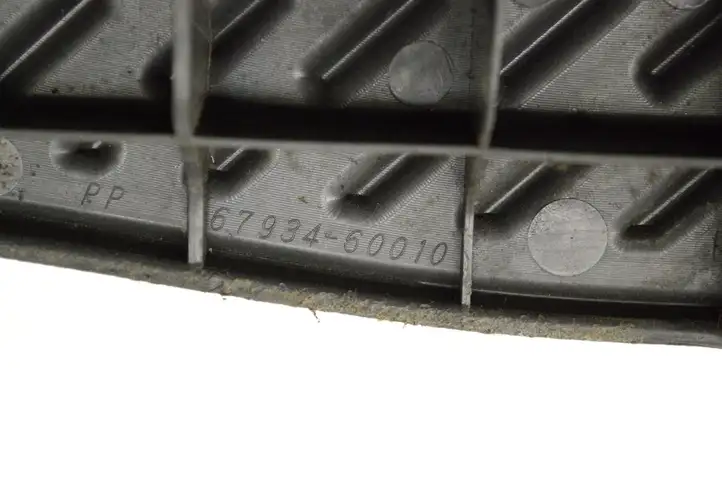 Toyota Land Cruiser (J120) (2002 - 2009) 6793460010 Прочие детали салона — фото 5