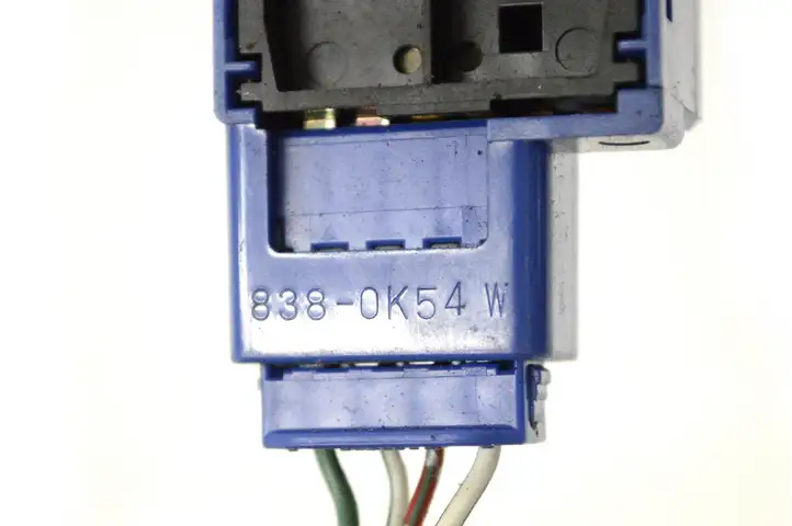 Toyota Land Cruiser (J120) (2002 - 2009) 8380K54W Кнопка фаркопа в багажнике — фото 4