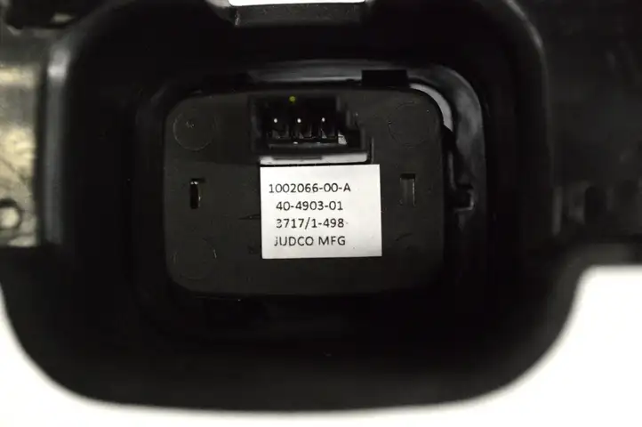 Tesla Model X (2015 - 2021) 100206600A Кнопка фаркопа в багажнике — фото 5